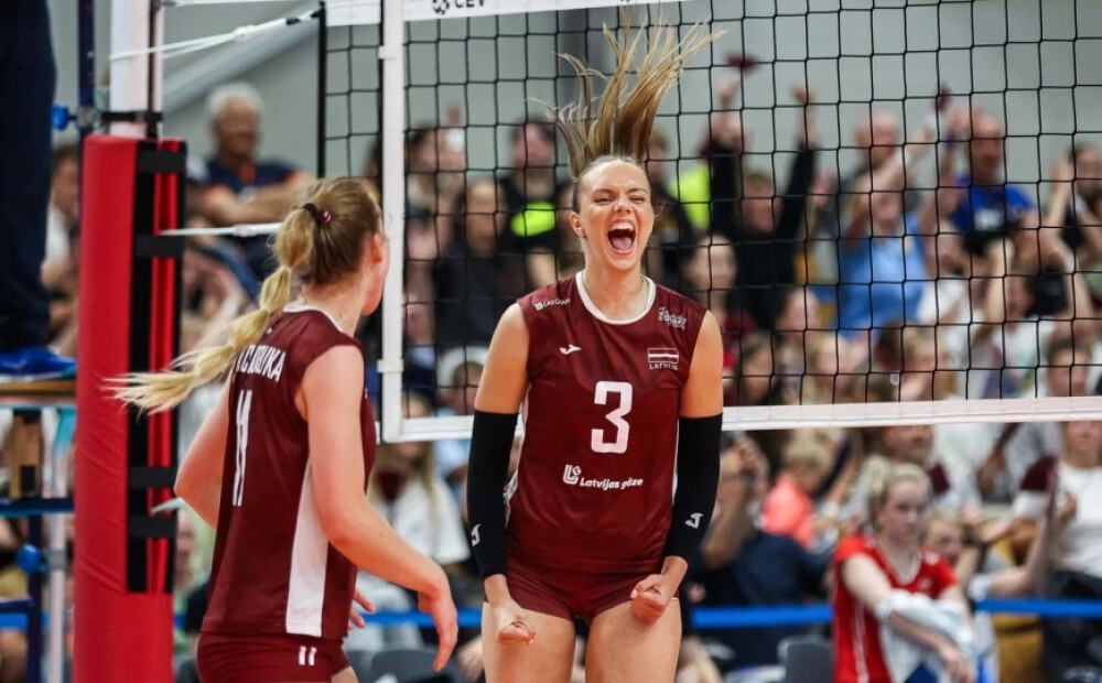 Volejbolistes dvīņumāsas Strukas karjeras turpinās spēcīgās Eiropas līgās