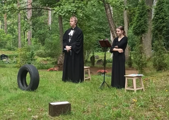 Mācītājs: Lejzemniekos kapusvētku vairs nebūs! Vietējie kapu vietā izvēlas Jāņa Moiseja un Ievas Sutugovas koncertu