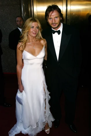 Liams Nīsons un Nataša Ričardsone 2002. gadā.
