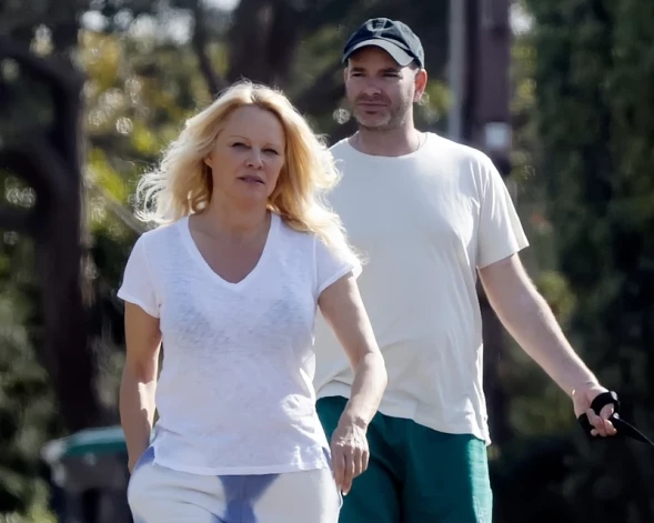 Pamela Andersone un Dens Heihērsts 2022. gadā.