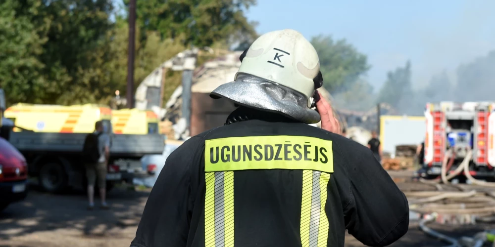 Paaugstinātā savvaļas ugunsgrēku riska sezonā uz Portugāli sūtīs 16 Latvijas ugunsdzēsējus.
