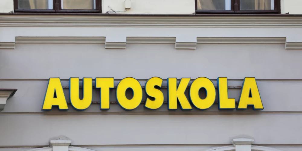 Lai neveidotos situācijas, kurās jaunos autovadītājus apmāca persona, kas nav atbildīgs un apzinīgs ceļu satiksmes dalībnieks, tiek noteikta prasība, ka persona, kurai pārkāpumu uzskaites punktu skaits pārsniedz 7 punktus, nevar iegūt instruktora vai pasniedzēja apliecību.