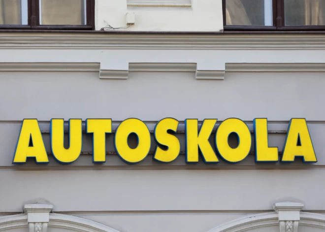 Būs stingrākas prasības instruktoriem, kas apmāca jaunos autovadītājus