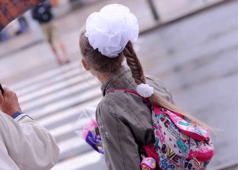 Lai gan Latvijā netrūkst spējīgu un motivētu pedagogu, daudzi no viņiem nevēlas uzņemties direktora pienākumus. Viens no galvenajiem iemesliem – bažas par izdegšanu, birokrātijas slogu un atbalsta trūkumu.