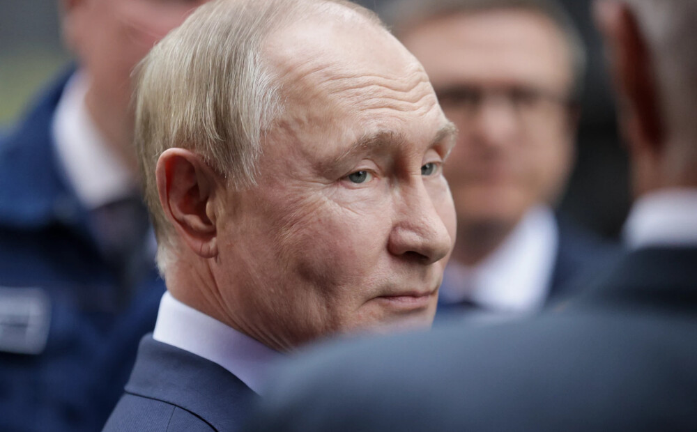 Aiz propagandas priekškara: miera balodis Putins cīnās par Krievijas nacionālo drošību