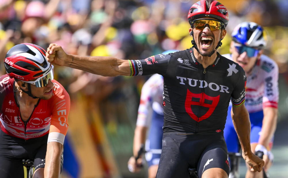 VIDEO: riteņbraucējs piedzīvo baisu kritienu, bet finišā priecājas par uzvaru! Viena problēma – viņš nebija pirmais!