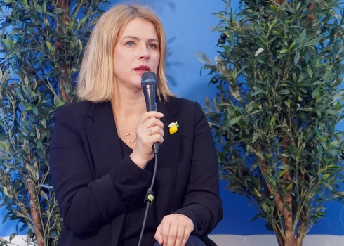 Ministru prezidente Evika Siliņa (JV).