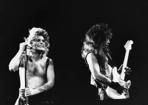 Ozijs Osborns (pa kreisi) uzstājas 1985. gada 17. janvārī mūzikas festivālā “Rock in Rio” Riodežaneiro, Brazīlijā.