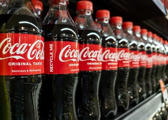 "Coca Cola" sāk ražot jaunu dzēriena recepti pēc Trampa "receptes". Ar ko tā īpaša?