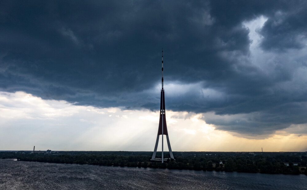 Līdz sestdienai būs daudz lietus un negaisa mākoņu