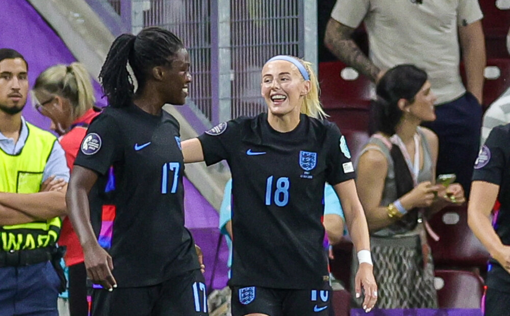 Eiropas čempiones Anglijas futbolistes laimīgi izglābjas un iekļūst finalā