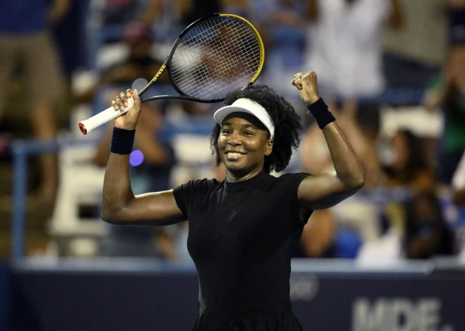 Venusa Viljamsa 45 gadu vecumā vienspēlē uzvar WTA ranga 35. numuru