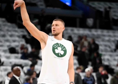 Kristaps Porziņģis vēl Bostonas sastāvā pagājušās sezonas laikā.