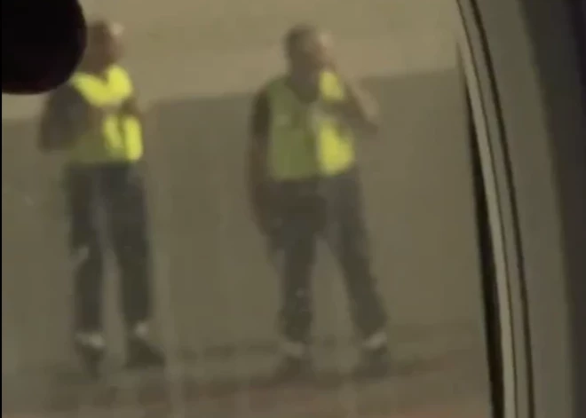"Trīs stundas skatījās pa logu sērīgs," "Norwegian" pasažieri pēc lidmašīnas nolaišanās Rīgā sagaida policija. VIDEO