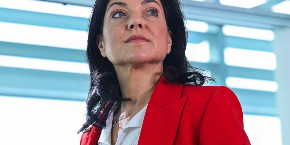 "Mums ir vajadzīgs vairāk militārā aprīkojuma, un tas ir vajadzīgs ātrāk. To var panākt tikai paplašinot ražošanu," sacīja ekonomikas ministre Katrīna Reihe.