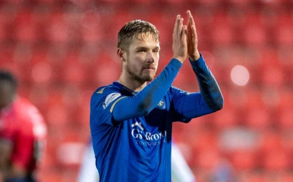 Latvijas izlases aizsargs Balodis pievienojas Slovākijas vecākajam futbola klubam