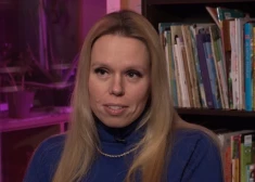 VIDEO: šova "Ģimene burkā" dalībniece Sintija Rūze cenšas apgūt Z paaudzes valodu, lai labāk saprastu savus skolēnus. Kā viņai sanāk?