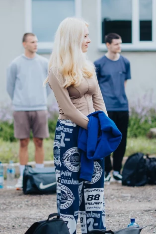 “Ēdiens ir ļoti, ļoti burvīgs. Paēst var kārtīgi,” tā savu pieredzi Lūznavas bāzes ēdnīcā raksturo Marta, kura ir no Aglonas puses. 