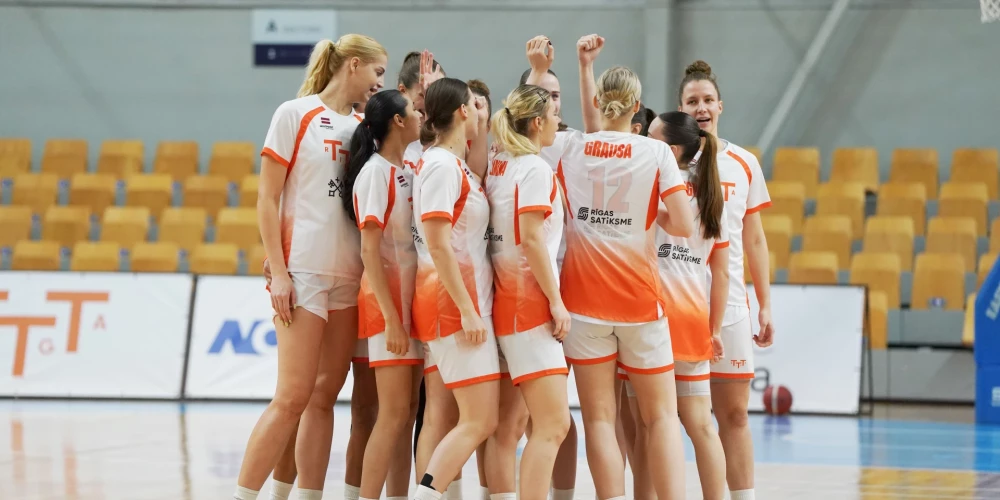 "TTT Rīga" basketbolistes.