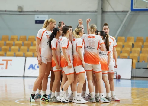"TTT Rīga" basketbolistes.