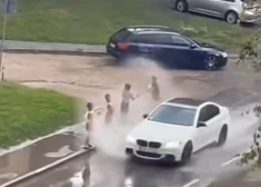 "Настоящие пацаны" или неоправданный риск: видео с развлечением детей в Риге вызвало споры в соцсетях