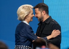 Vairs nav žilbinošo smaidu: Eiropas Komisija neizpratnē par Ukrainas jauno likumu, kas likvidē pretkorupcijas institūciju neatkarību