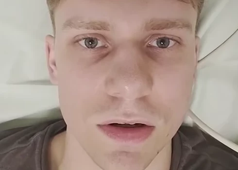 Zibens spērienu pārcietušais Edgars Pujāts atkal slimnīcā (ekrānuzņēmums no "TikTok")