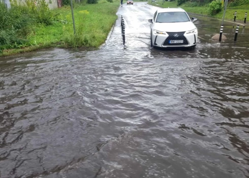 Plūdi Duntes ielā Rīgā (foto: Juris Rozenbergs)