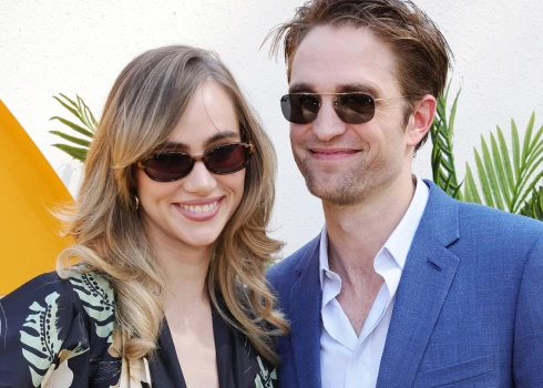 Jaunie vecāki Roberts Patinsons un Suki Voterhausa.