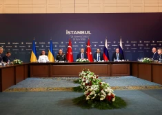 Ukrainas un Krievijas pārstāvju tikšanās ilgst nepilnu stundu. Ukraina vēlas Zelenska un Putina tikšanos, Krievija grib kapitulāciju