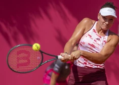 Darja Semeņistaja "iznīcina" pretinieci otrajā setā Palermo "WTA 125" turnīra otrajā kārtā, tomēr galotnē pietrūka veiksmes
