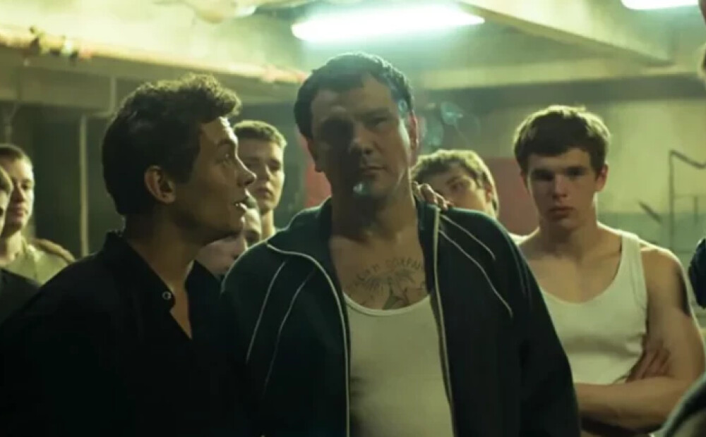 Bēguļojošu slepkavu vērīgs skatītājs pamanīja Krievijas seriālā, kur viņš tēlo bandītu. Tagad viņš oficiāli slepkavo Ukrainā