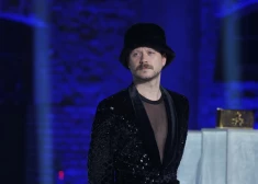 Ralfs Eilands ar atvērtu alus pudeli mucis no policijas. Vai tas beidzās ar pērienu?