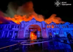 ВИДЕО: РФ нанесла массированный удар по Одессе, в результате чего загорелся знаменитый рынок Привоз