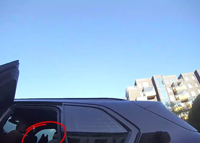 Steiga vai bezatbildīga autovadītāja rīcība? Policija Rīgā ierodas uz izsaukumu un konstatē pārkāpumu, par kuru draud sods līdz 2000 eiro