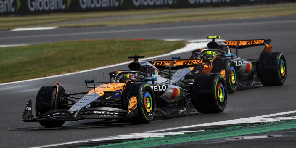 "McLaren" piloti Oskars Piastri un Lando Noriss līdz šim šajā sezonā bijuši galvas tiesu priekšā konkurentiem.