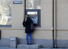 Vai jāskaidrojas ar VID, ja ieliek skaidru naudu kontā? Eksperta viedoklis