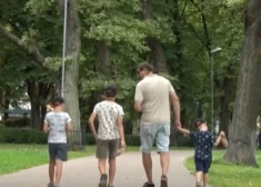 "Ja nav atbalsta sistēmas, tad ir, ko turēt…" Kur solo vecākiem Latvijā meklēt atbalstu?
