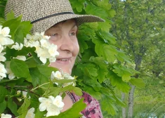Veselaviete Anna Lutere: “Dzīve nav skopa, tā piedāvā, un es ņemu"