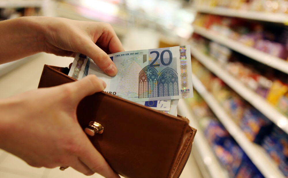 ECB saglabā procentu likmes nemainīgas, inflācijai sasniedzot 2%