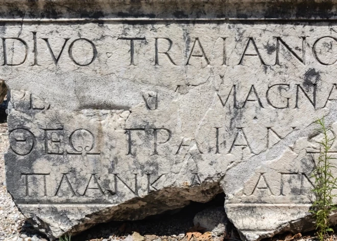 Историки объявили о научном прорыве: искусственный интеллект научился восстанавливать древние тексты