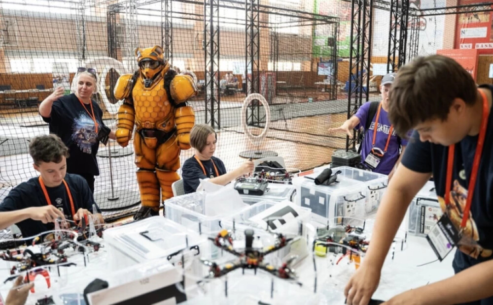 Krievijā skolniekus iesaista Ukrainas iedzīvotāju nogalināšanai paredzēto dronu gatavošanā