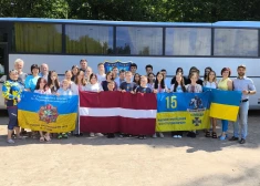 Ar Latvijas orientieristu atbalstu uz orientēšanās nometni Latvijā ieradušies 28 bērni no Ukrainas