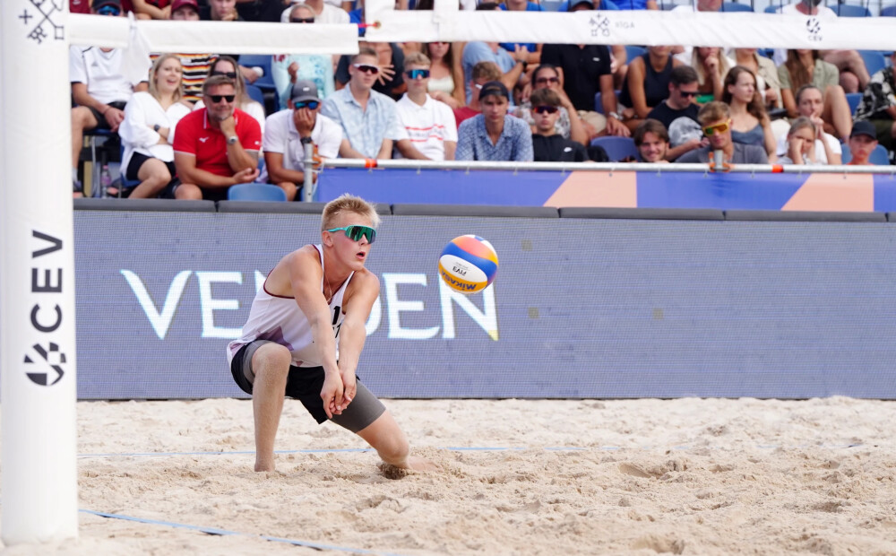 Latvijas pludmales volejbolisti Bulgačs un Rinkevičs Universiādē sasniedz ceturtdaļfinālu