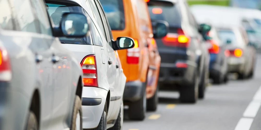 Piektdienas pēcpusdienā satiksme uz valsts autoceļiem Pierīgā būs palēnināta.