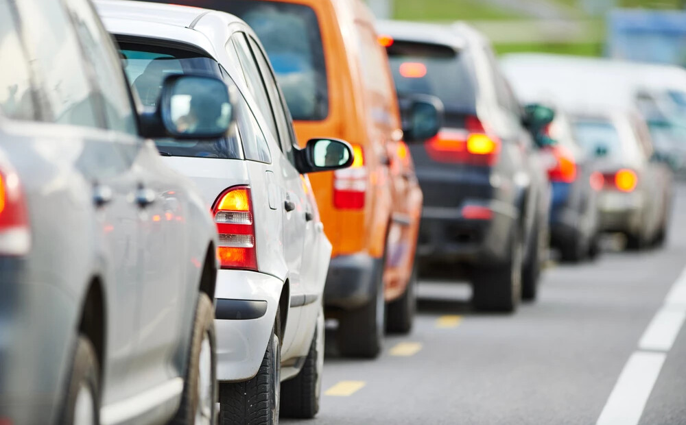 Piektdienas pēcpusdienā jārēķinās ar palēninātu satiksmi Pierīgā un pie Siguldas, sestdienas vakarā – Jelgavas apkārtnē