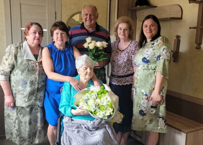 Felicija Steļmaka Skrudalienas pagastā nosvinējusi 102. dzimšanas dienu