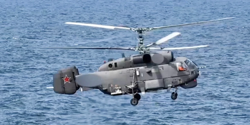 Krievijas militāro spēku helikopters virs Baltijas jūras 2025. gada 23. jūnijā.