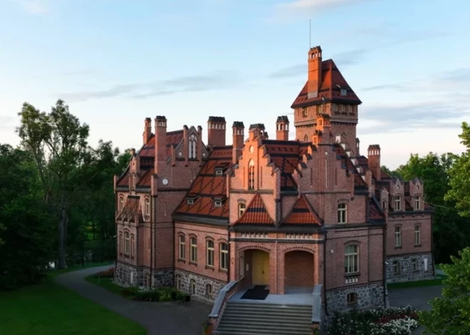 Жемчужина Курземе - замок Яунмоку снова стал культурным центром Латвии