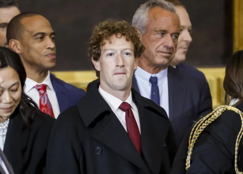 "Meta" vadītājs Marks Zakerbergs Donalda Trampa inaugurācijā